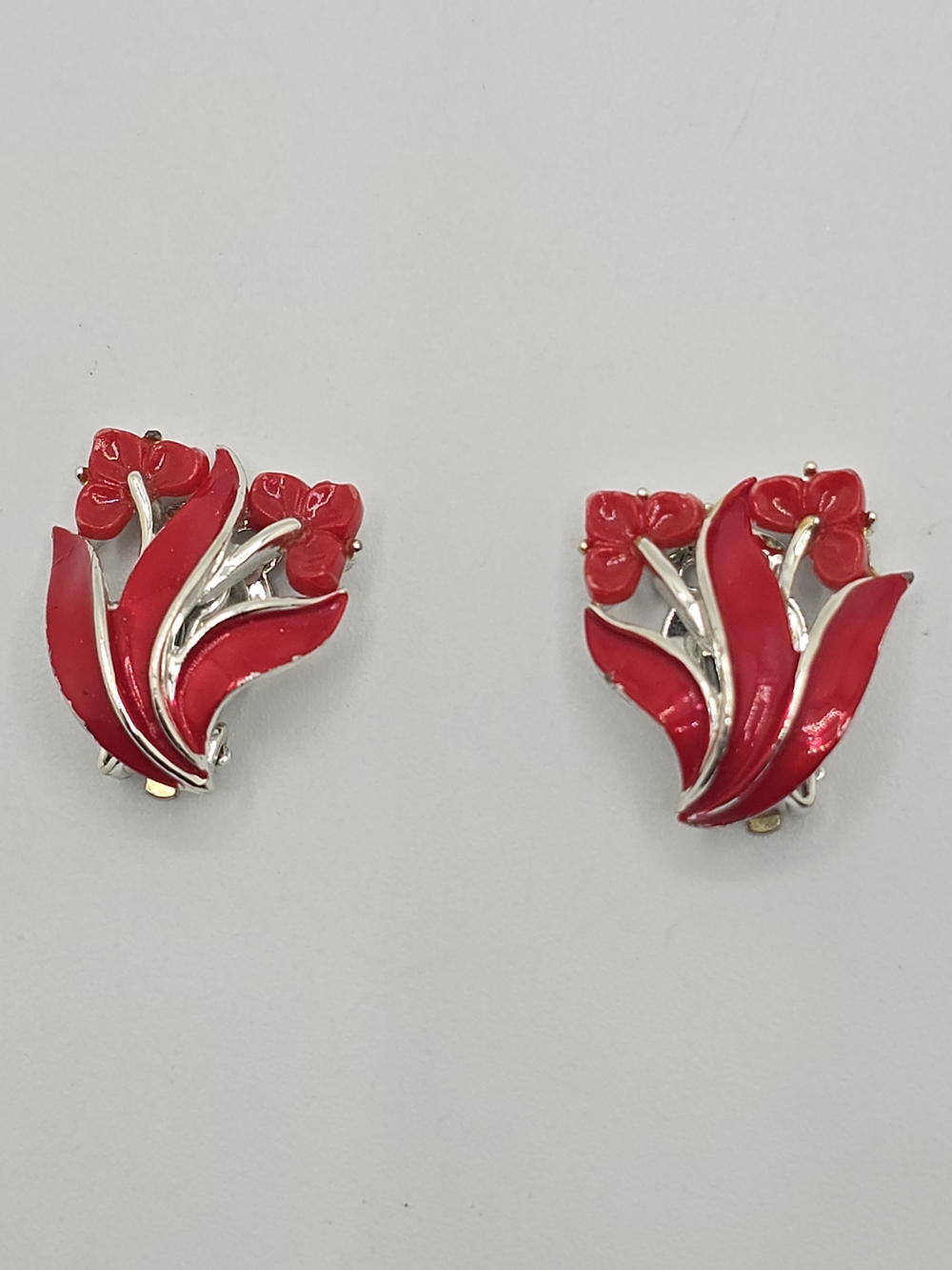 Vintage Lisner Earrings Red Enamel Floral & Leaf Clip-On Silver Tone 1"